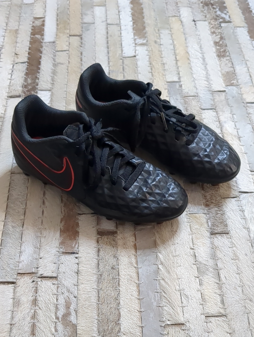 Nike Kids Size 2Y Tiempo Legend 8 Club MG Black Red Soccer Cleats